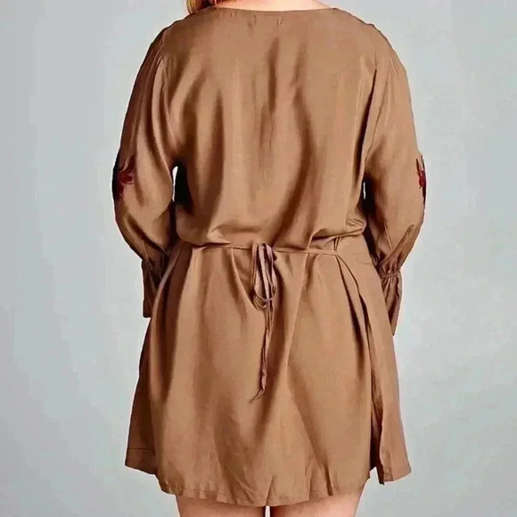 🆕Velzera Plus Size Khaki Embroidered Peasant Dress 1X🆕 - Picture 2 of 7